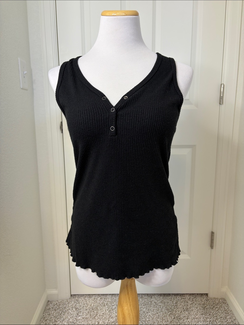 Womens Sleeveless Ribbed Henley Tank Top - Black
